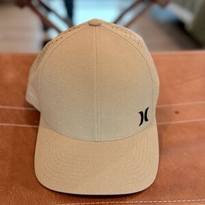 NWOT Hurley Flexfit Tan Hat